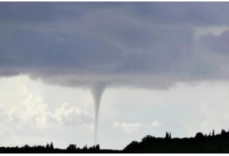 Ηλεία: Μετά τις κατολισθήσεις, ήρθαν και οι ανεμοστρόβιλοι – Δείτε τις εικόνες